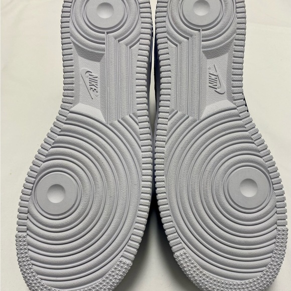 Never worn-Air Force 1 ‘07 Lux ‘Black Reflective’ - Picture 4 of 5